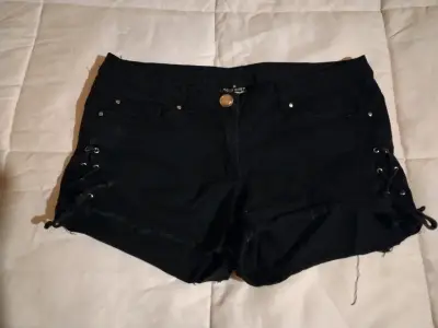 Shorts de mezclilla negros con detalles de lazo - miniatura 1