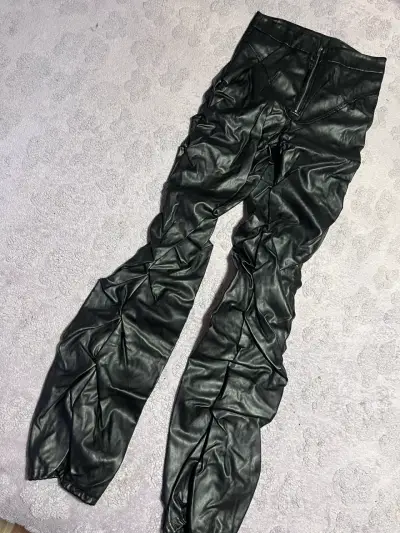 Pantalones de cuero sintético negro para mujer - miniatura 1