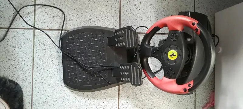 Volante de carreras con pedales Ferrari