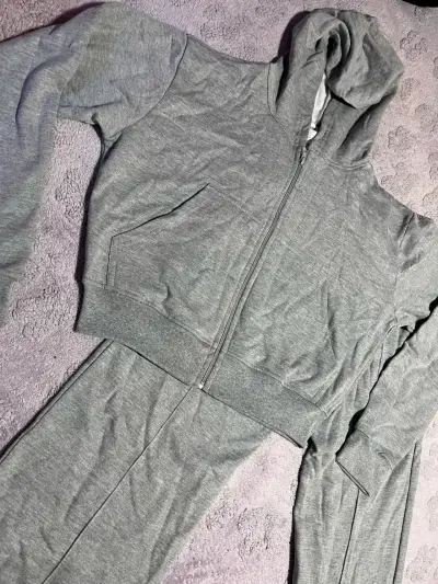 Conjunto deportivo gris con capucha para mujer - miniatura 1