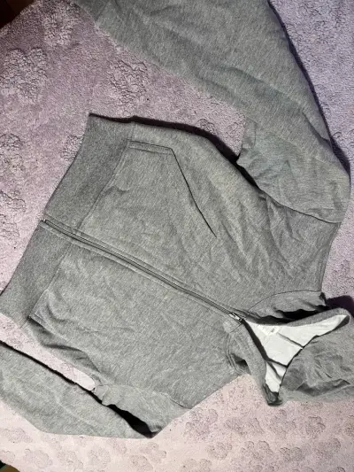 Conjunto deportivo gris con capucha para mujer - miniatura 4
