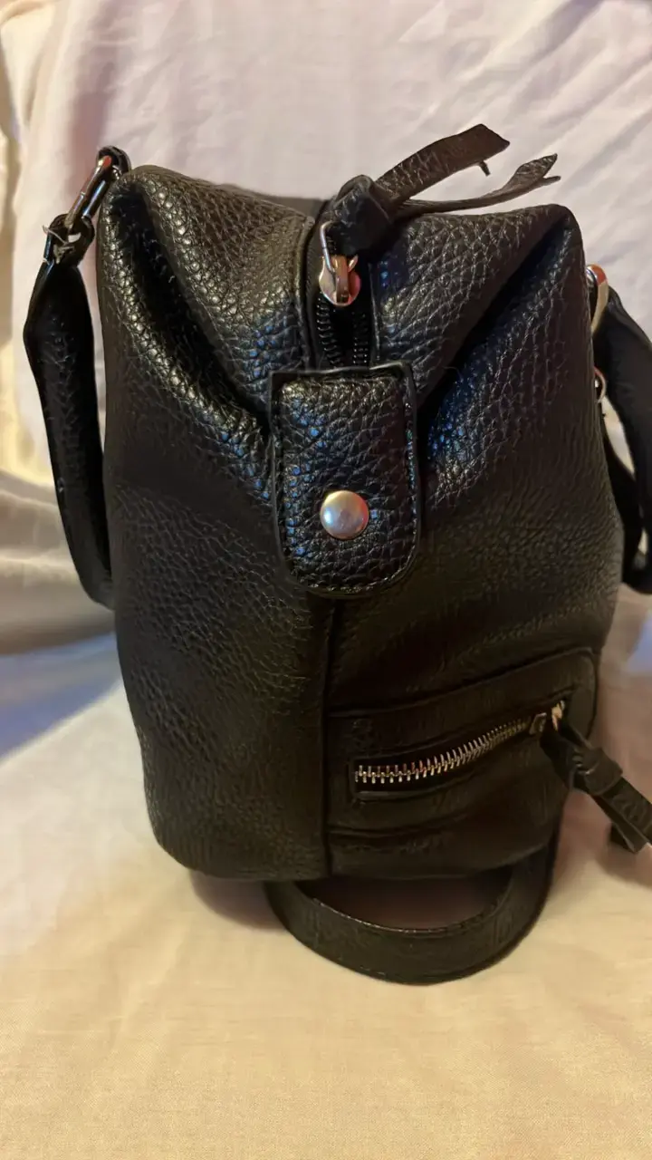 Cartera de cuero negro con correas ajustables - 2