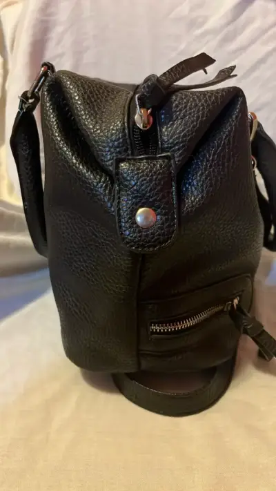 Cartera de cuero negro con correas ajustables - miniatura 2