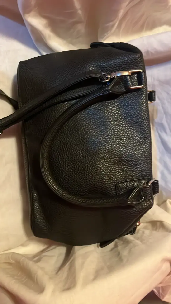 Cartera de cuero negro con correas ajustables - 3
