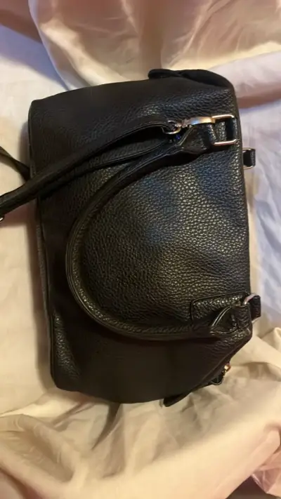 Cartera de cuero negro con correas ajustables - miniatura 3
