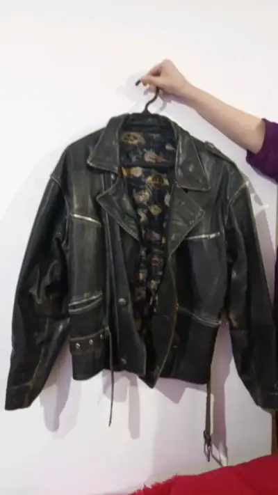 Chaqueta de cuero negra estilo motociclista - miniatura 1