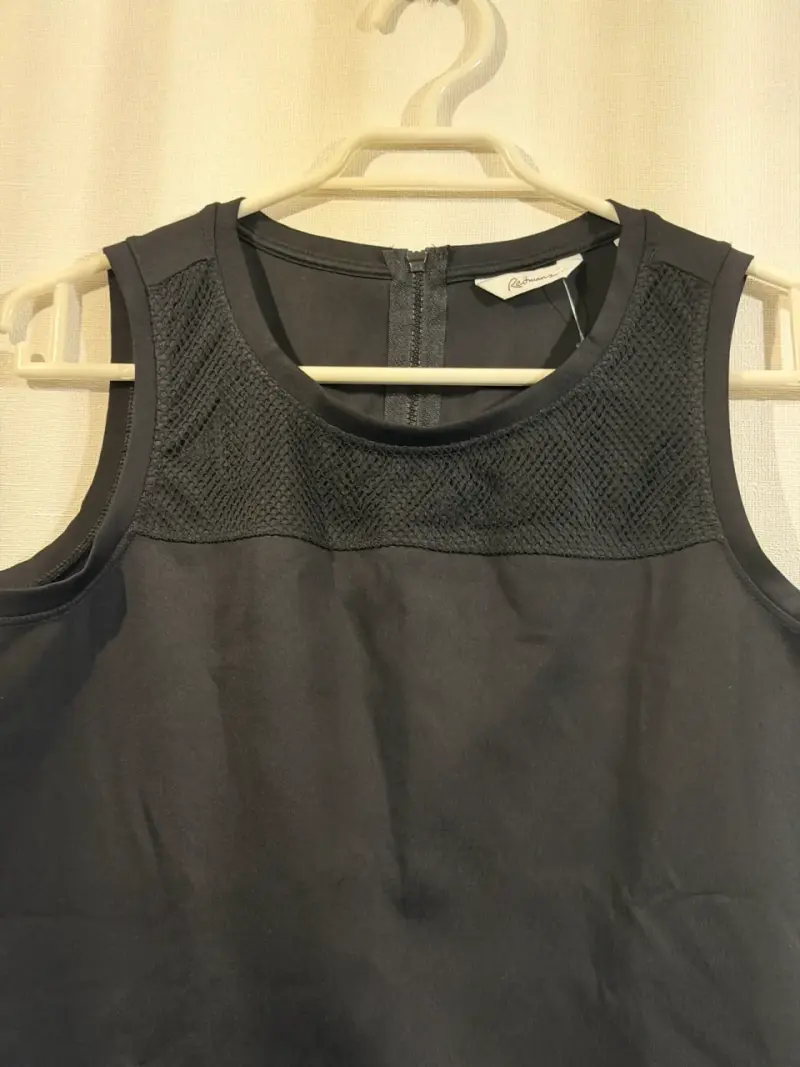 Blusa negra sin mangas - 2