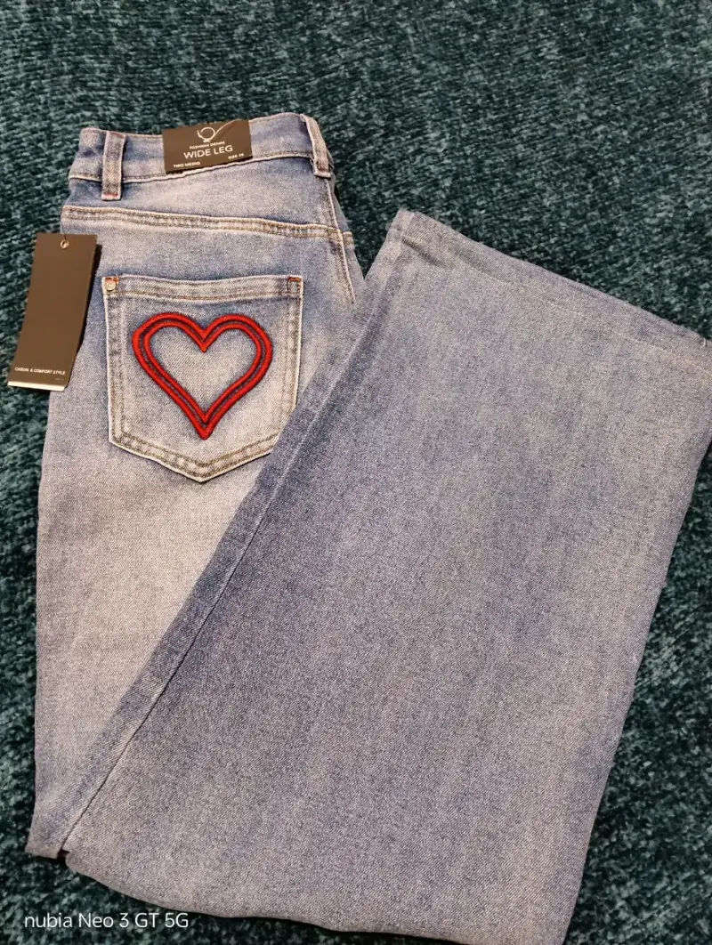 Jeans de Mujer con Diseño de Corazón - 3