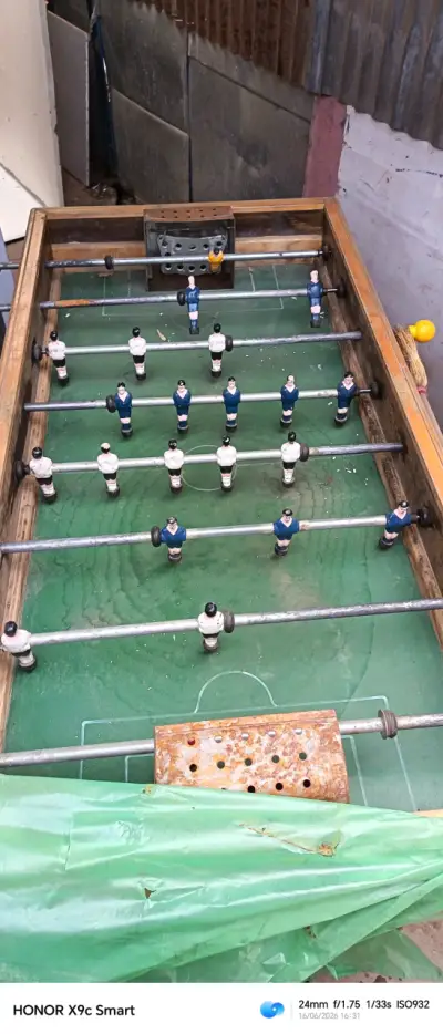 Taca Taca de Madera con Jugadores - miniatura 1