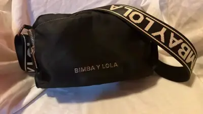Bolso  negro Bimba y Lola con correa ajustab - miniatura 1