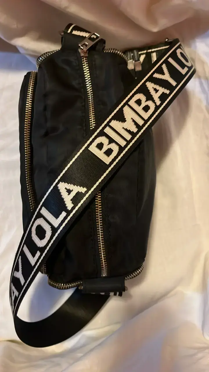 Bolso  negro Bimba y Lola con correa ajustab - 2