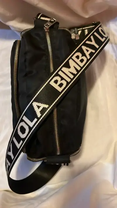 Bolso  negro Bimba y Lola con correa ajustab - miniatura 2