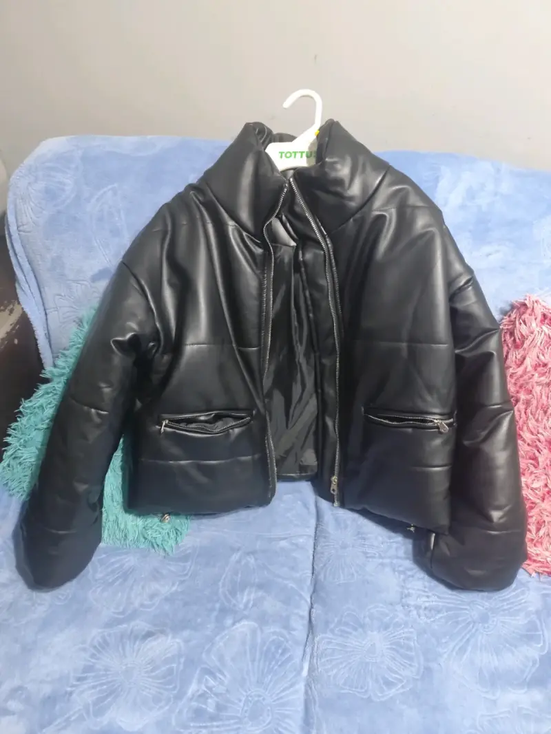Chaqueta de cuero sintético negra con cierre - 1