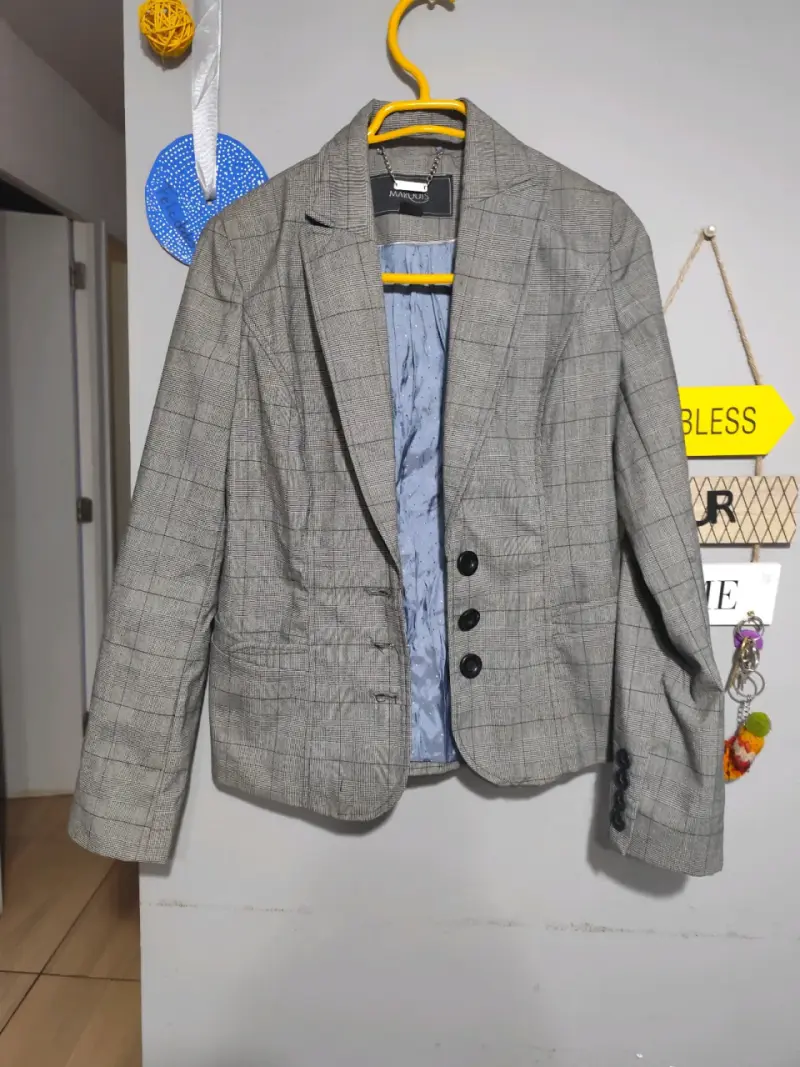 Chaqueta de cuero sintético negra con cierre - 5