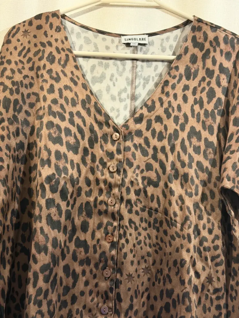 Blusa de Leopardo Singolare con Botones - 2
