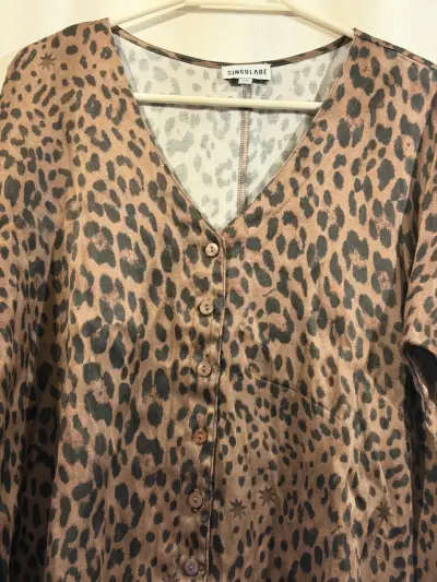 Blusa de Leopardo Singolare con Botones - miniatura 2