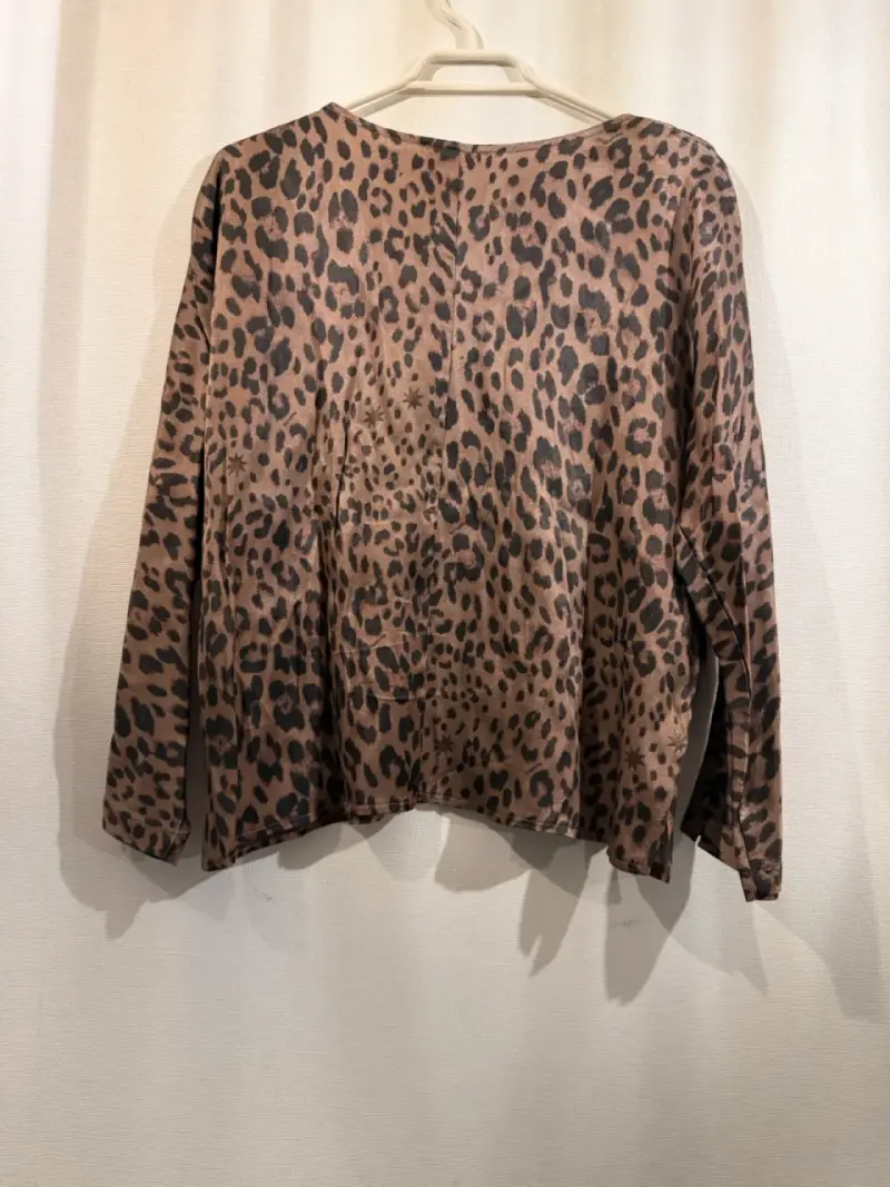 Blusa de Leopardo Singolare con Botones - 3