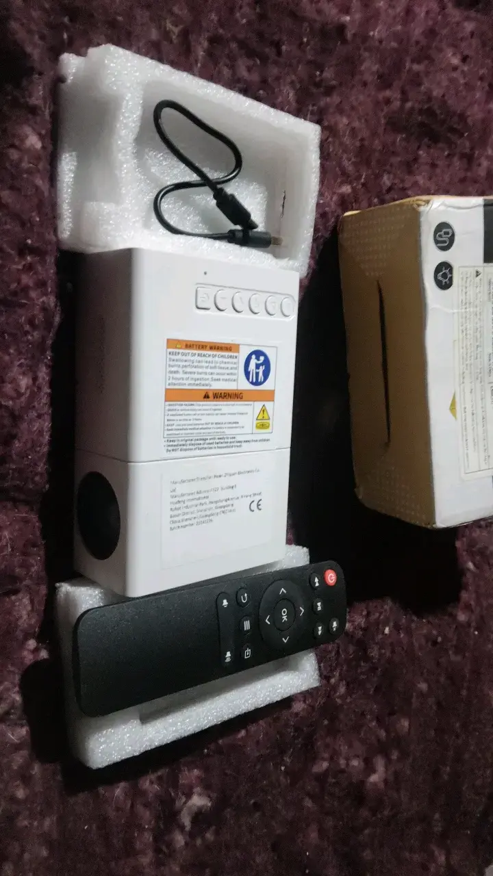 Proyector LED Multimedia con Control Remoto - 1