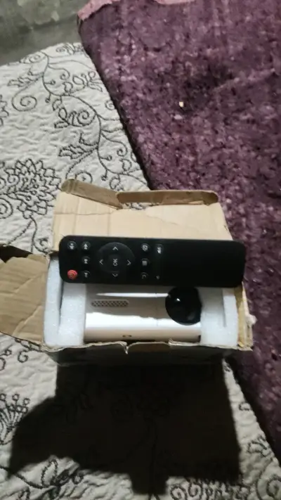 Proyector LED Multimedia con Control Remoto - miniatura 4