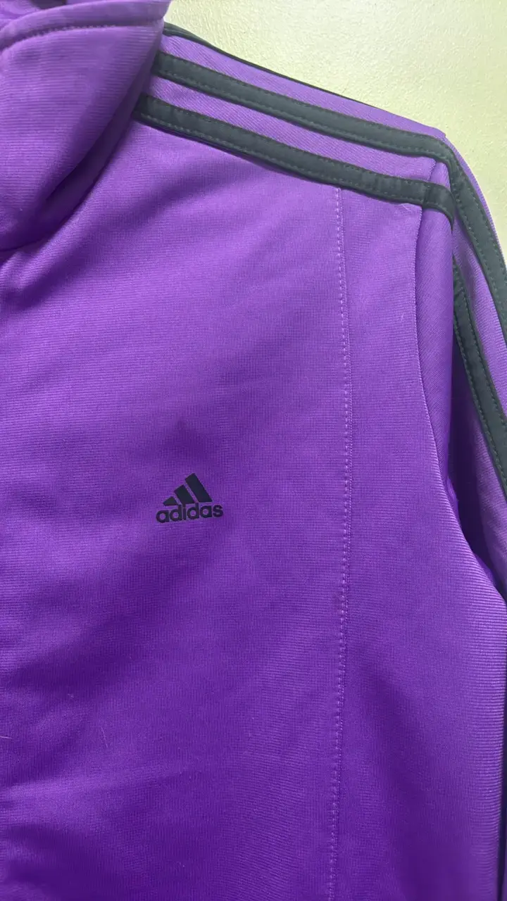 Chaqueta deportiva morada Adidas con cierre - 4