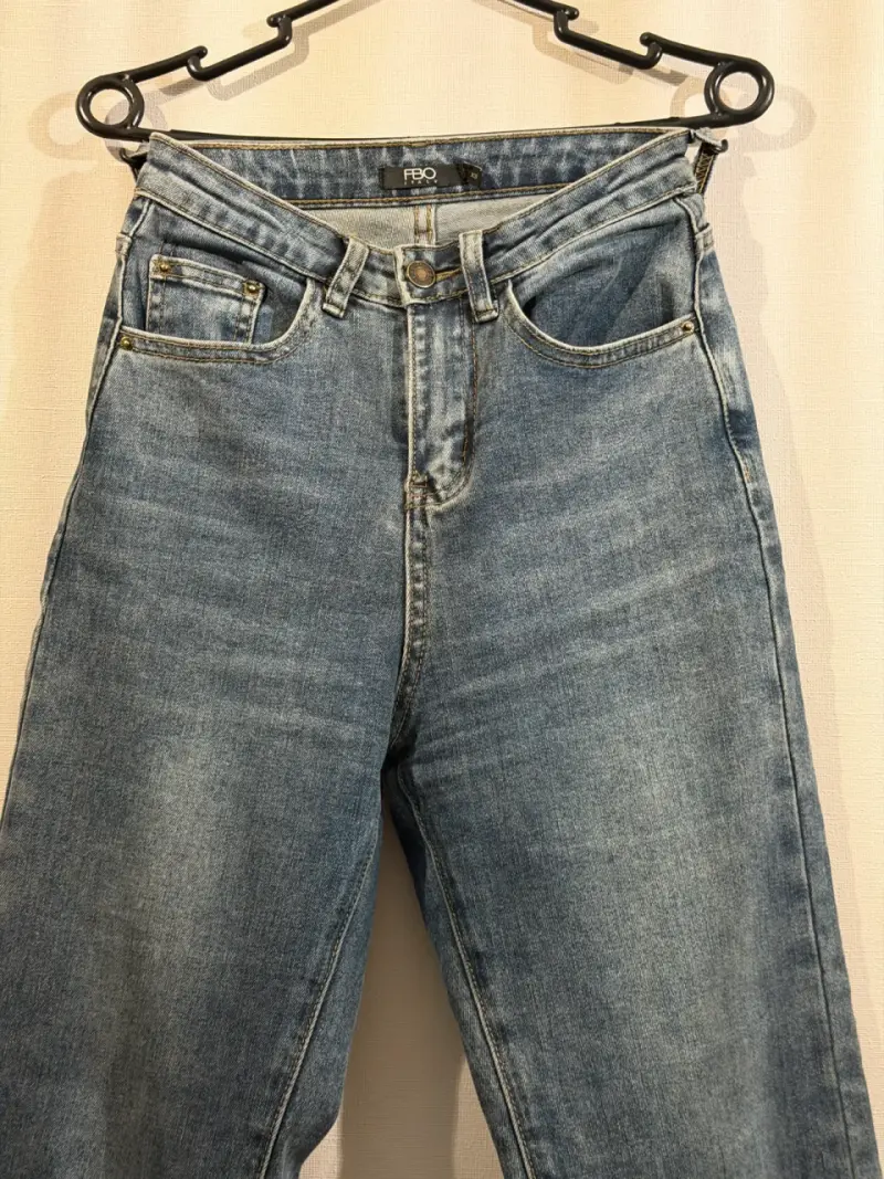 Jeans de mujer con detalles de perlas - 2