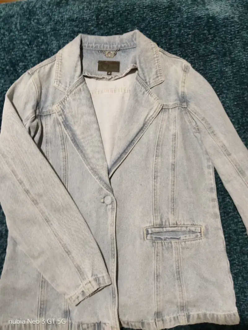 Chaqueta de mezclilla para mujer en buen estado - 2