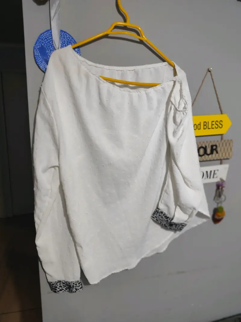 Camisa negra con tachas para mujer - 3
