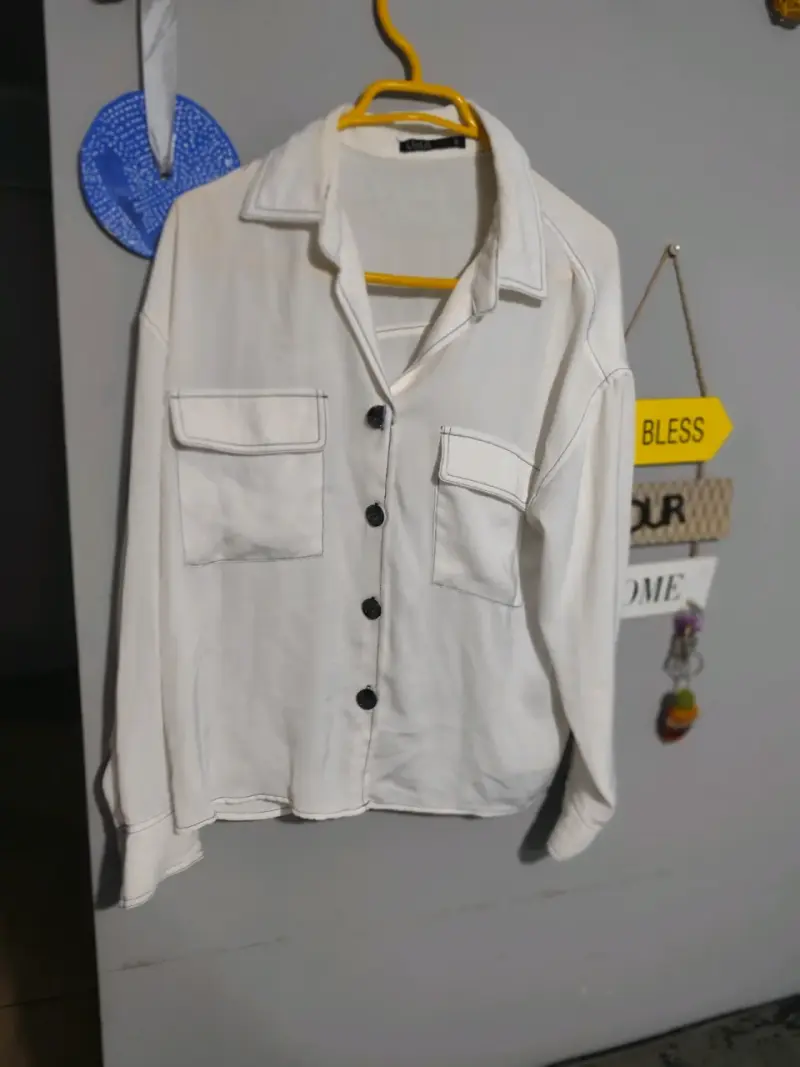Camisa negra con tachas para mujer - 4