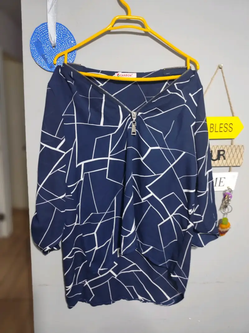 Camisa negra con tachas para mujer - 5