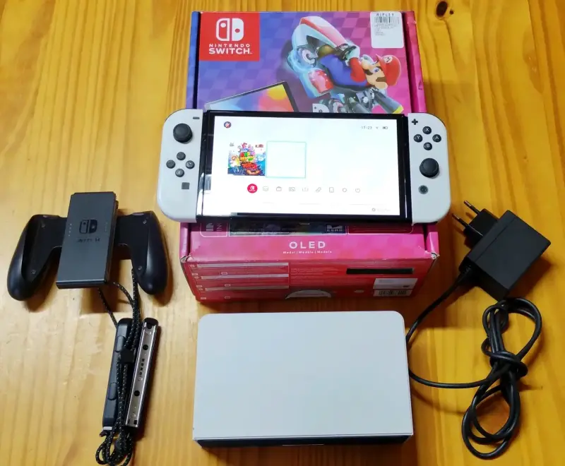Nintendo Switch OLED - 1
