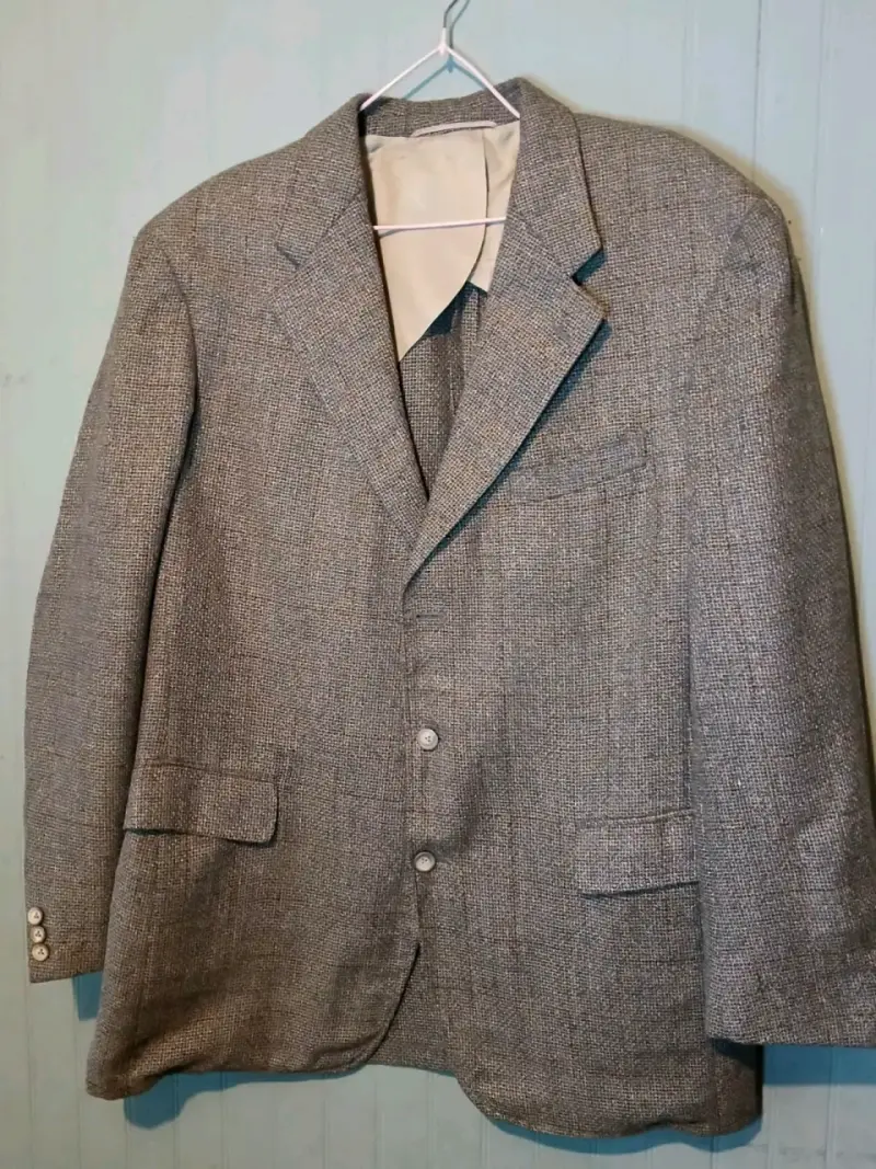 Blazer de lana gris para hombre en buen estado
