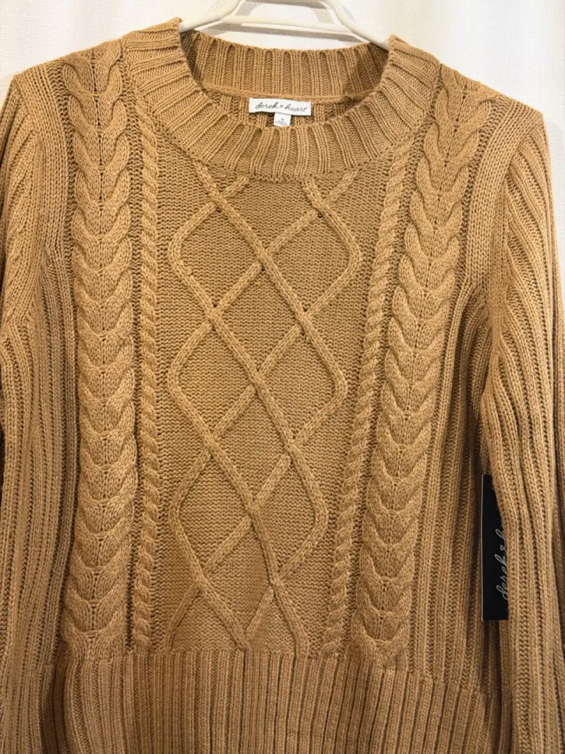 Suéter de punto trenzado color camel - 2