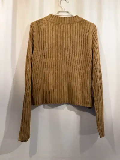 Suéter de punto trenzado color camel - miniatura 3