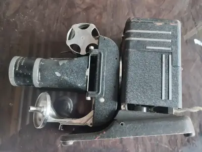 Proyector de Cine Antiguo en Buen Estado - miniatura 1