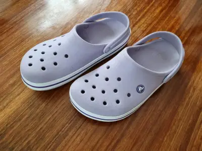 Zuecos Crocs unisex color lila - miniatura 1