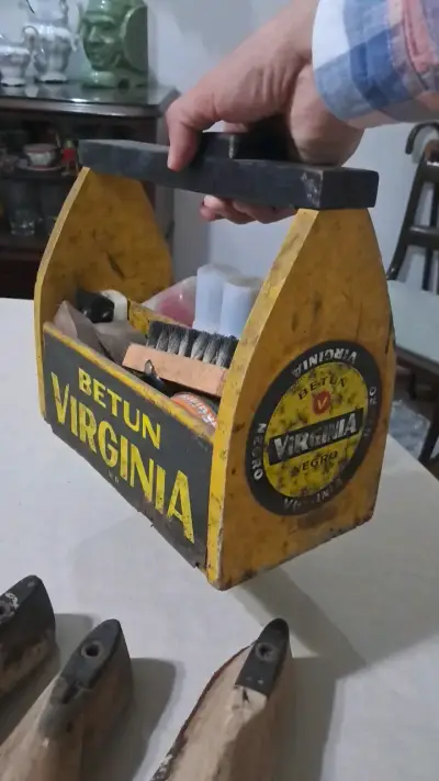 Antiguo lustrin Virginia con Hormas de madera - miniatura 3