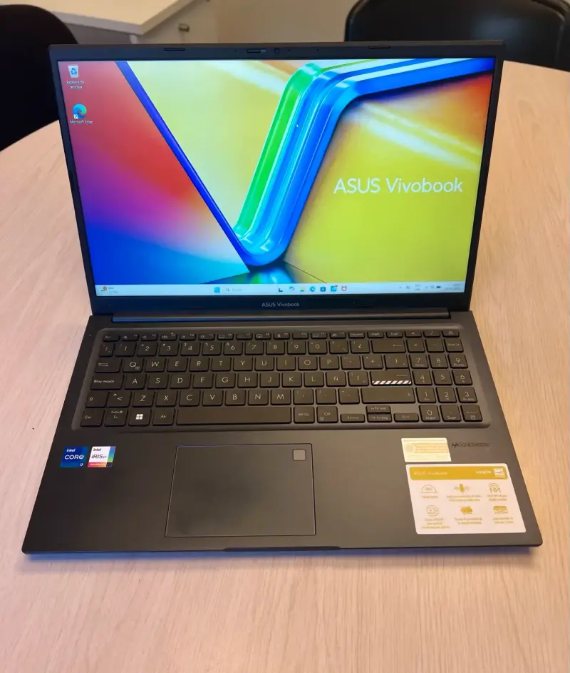 Laptop ASUS Vivobook con Intel Core i7 - 3