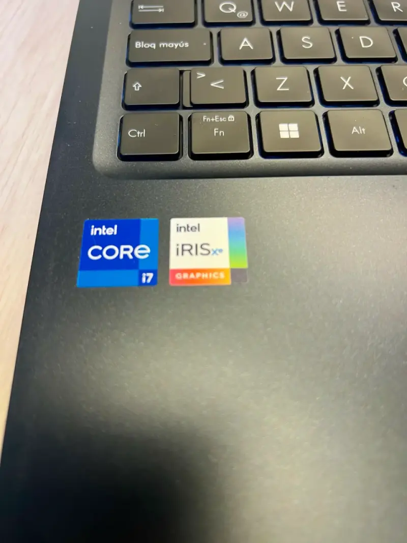 Laptop ASUS Vivobook con Intel Core i7 - 4