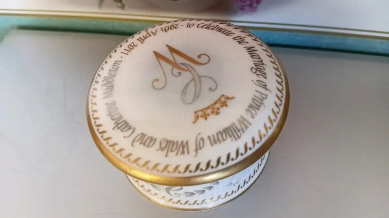 Caja de porcelana conmemorativa Royal Collection - 1