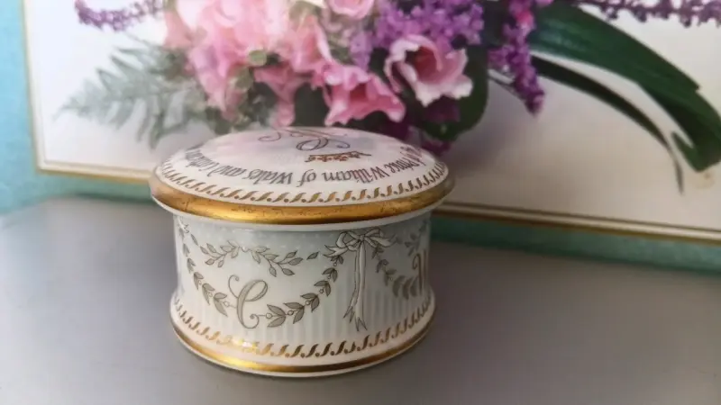 Caja de porcelana conmemorativa Royal Collection - 2
