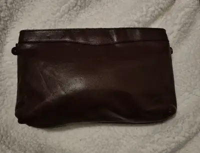 Sobre de cuero marca Etienne aigner - miniatura 3