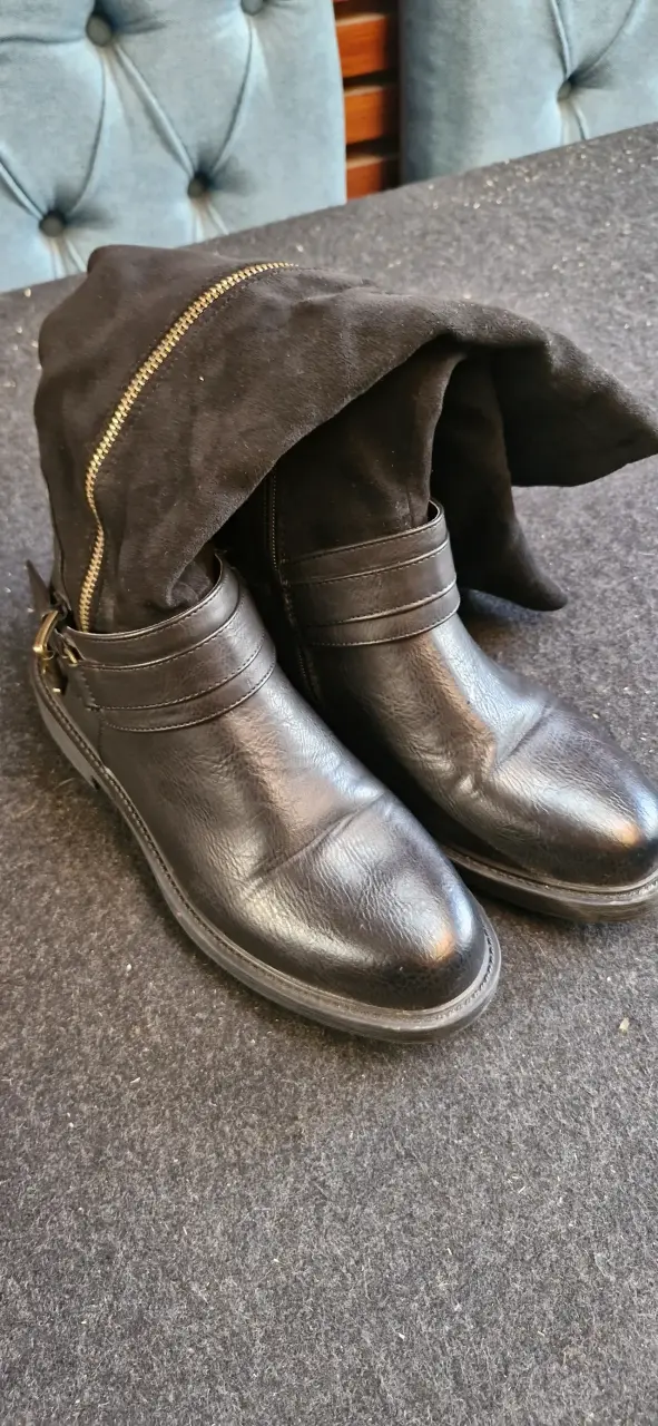 Botas negras de cuero y gamuza con cierre lateral - 4