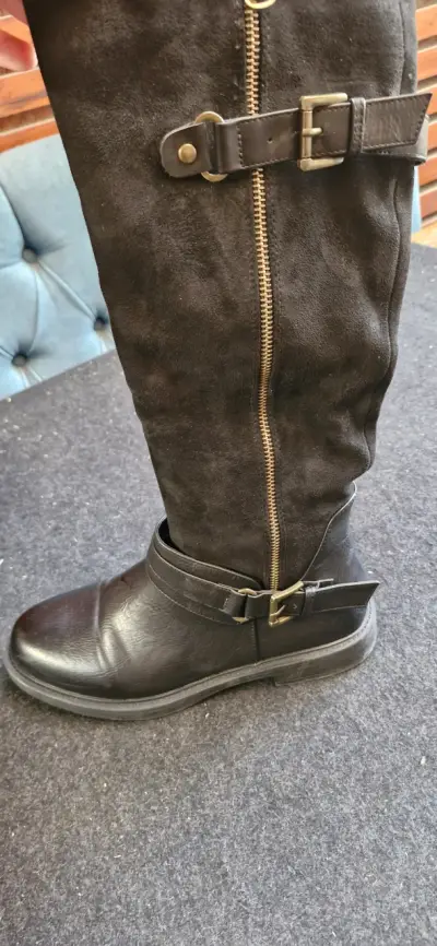 Botas negras de cuero y gamuza con cierre lateral - miniatura 5