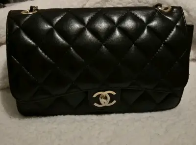 Cartera de cuero chanel - miniatura 2