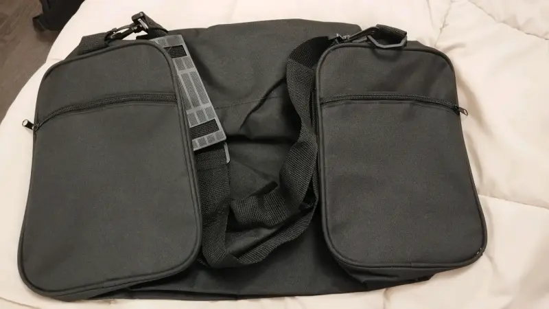 Bolso deportivo negro con correa ajustable - 5