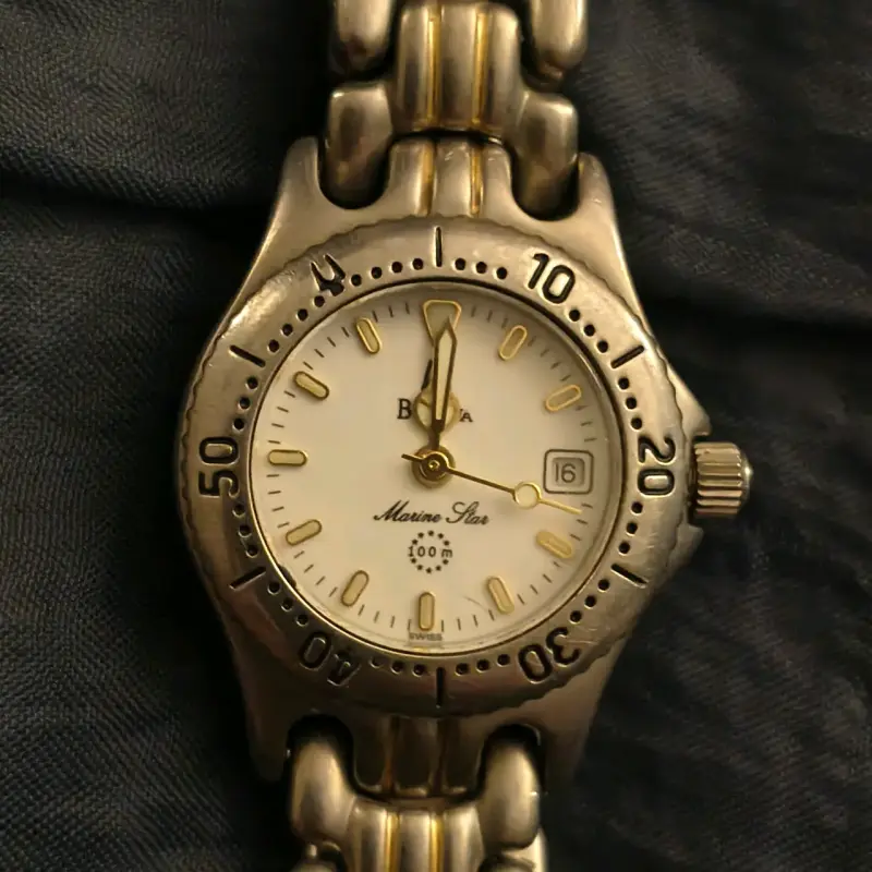 Reloj Bulova Marine Star dorado resistente al agua - 1