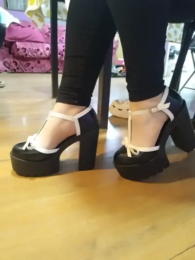 Mary Jane Chunky negros con detalles blancos - miniatura 2
