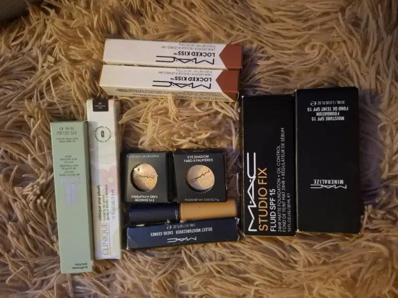 maquillaje MAC y Clinique