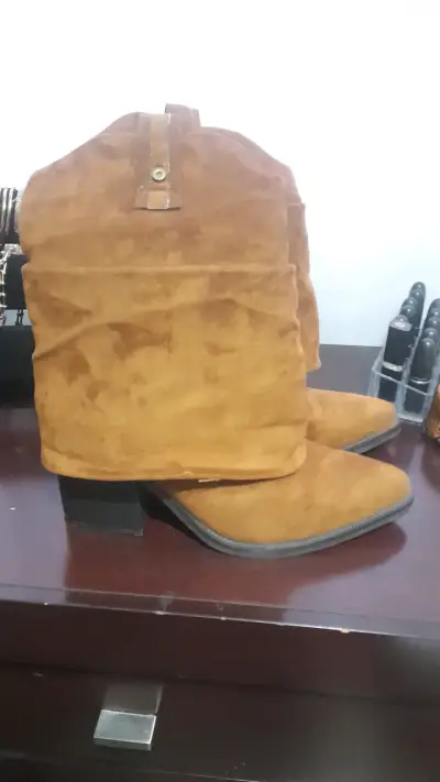 Botas de gamuza marrón para mujer - miniatura 1