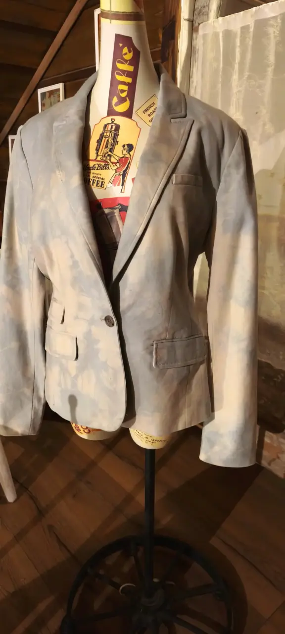 Blazer de mujer estilo tie-dye en tonos claros